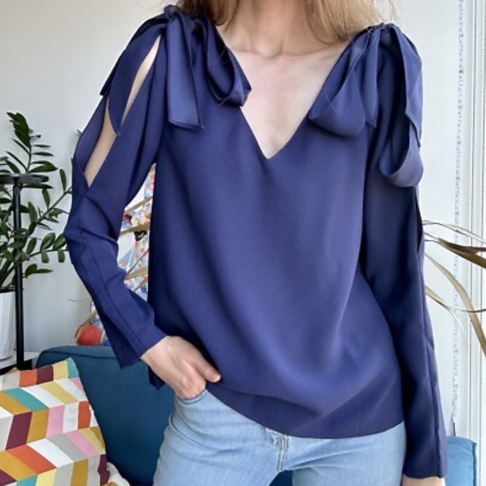 Navy Blouse 🎀 | Club Monaco